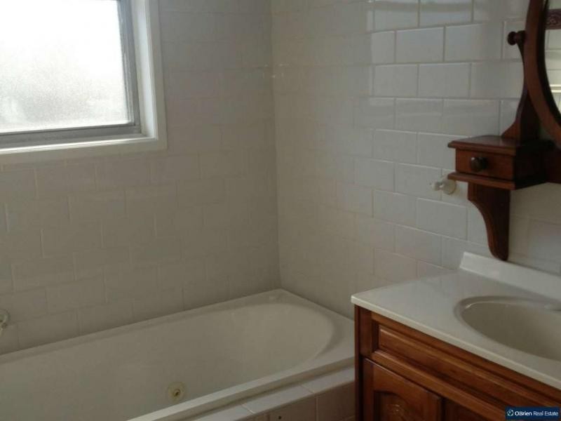 9 Greenvally Crescent, Hampton Park VIC 3976