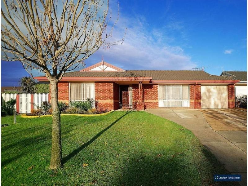 4 Chesterfield Drive, Narre Warren South VIC 3805