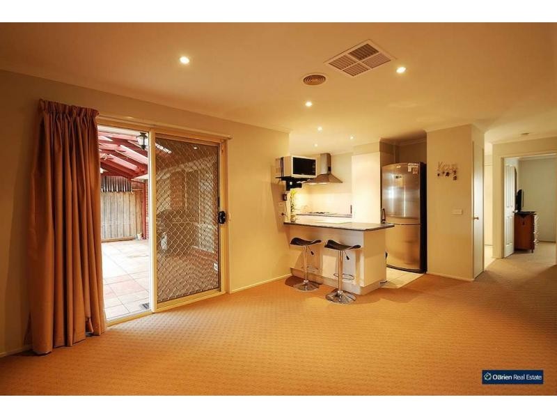 4 Chesterfield Drive, Narre Warren South VIC 3805