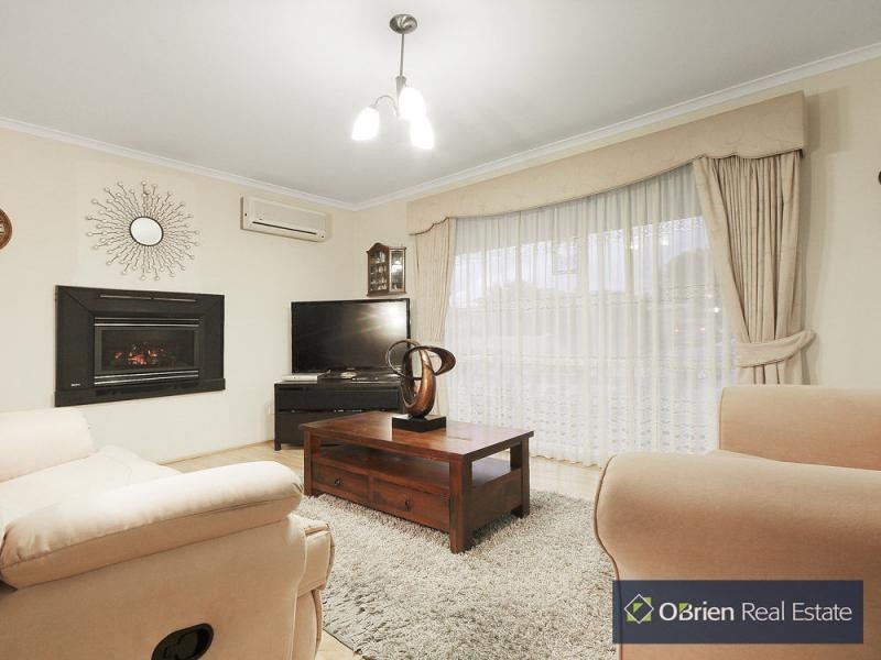 4 Rowen Court, Cranbourne North VIC 3977