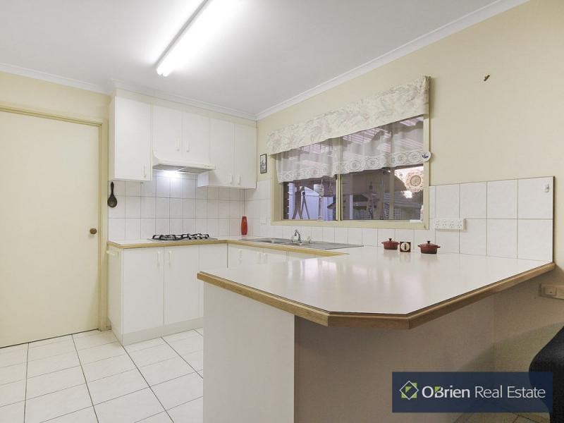 4 Rowen Court, Cranbourne North VIC 3977