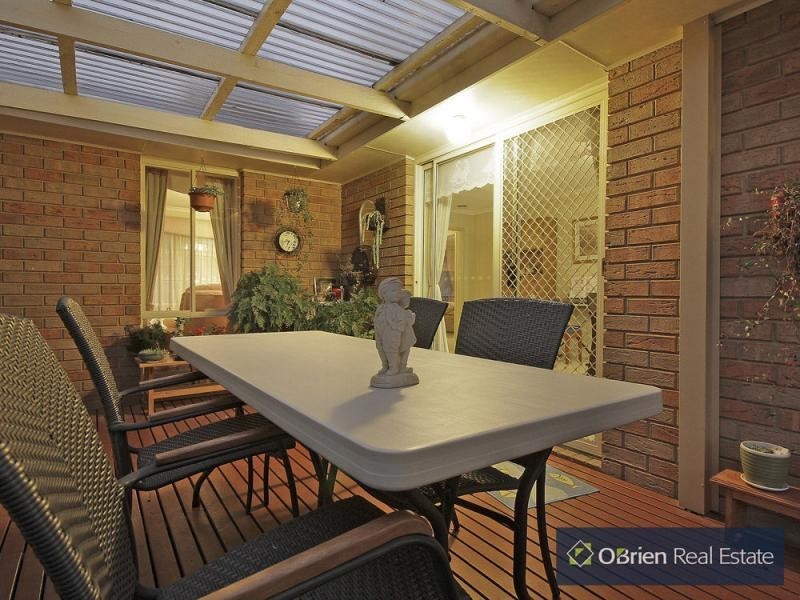 4 Rowen Court, Cranbourne North VIC 3977