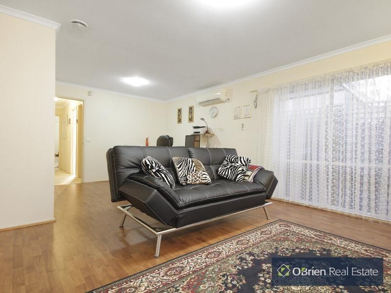 4 Rowen Court, Cranbourne North VIC 3977