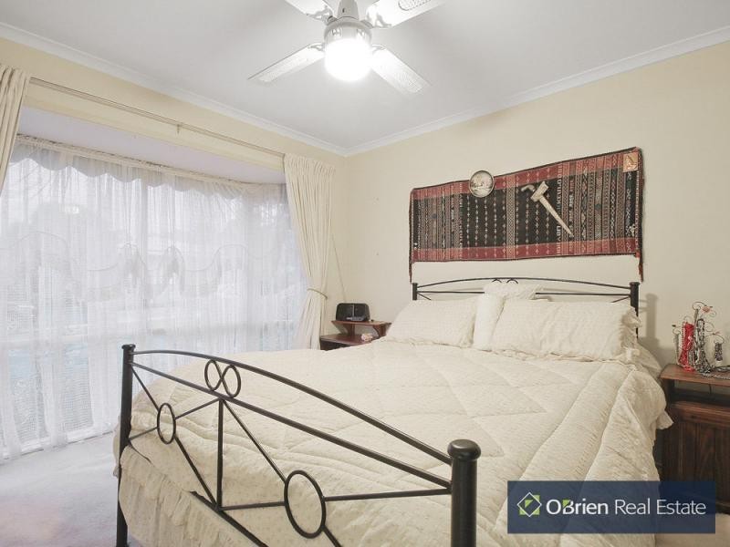 4 Rowen Court, Cranbourne North VIC 3977