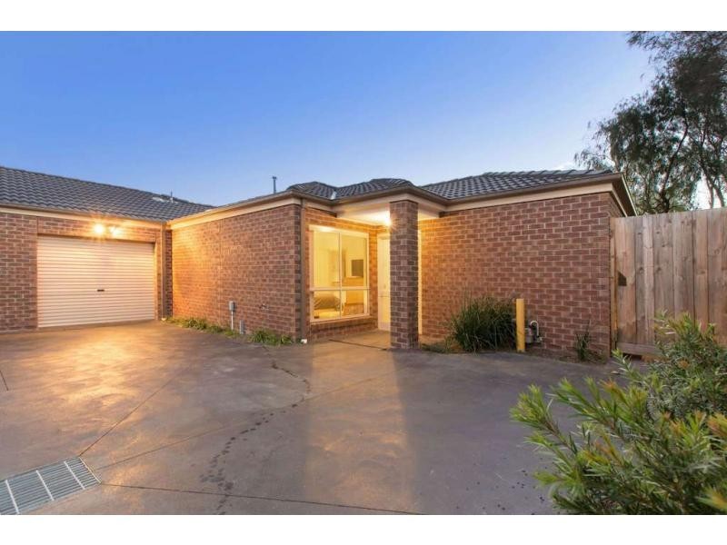 2/15 Coniston Avenue, Berwick VIC 3806