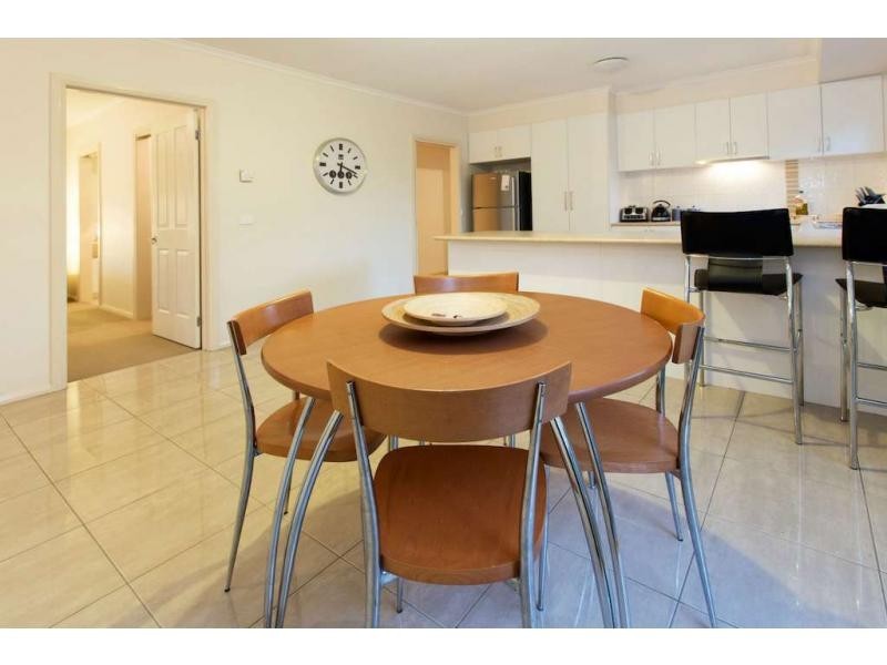 2/15 Coniston Avenue, Berwick VIC 3806