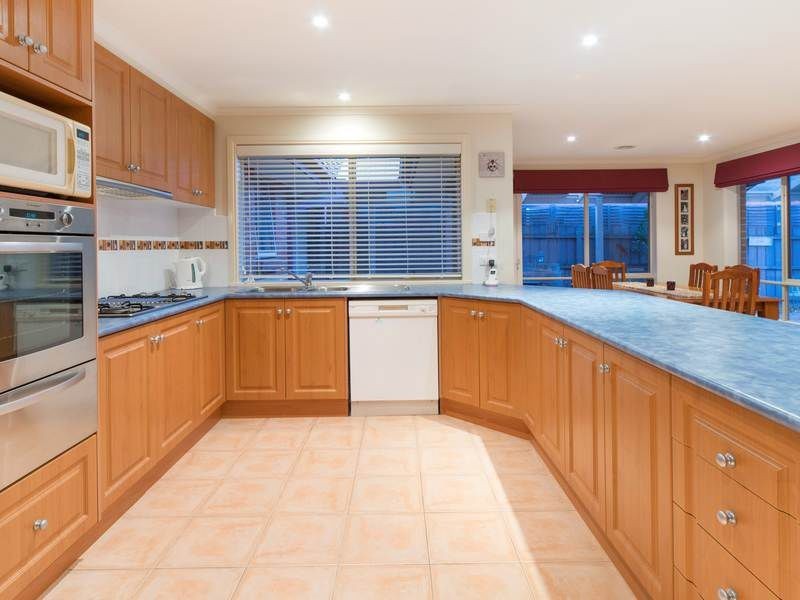 8 Formby Place, Cranbourne VIC 3977