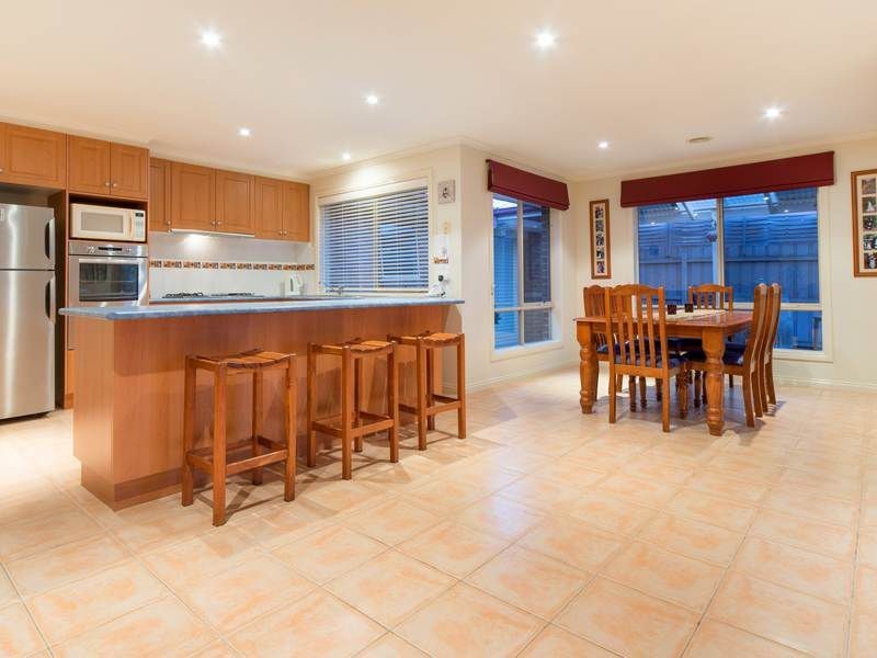 8 Formby Place, Cranbourne VIC 3977
