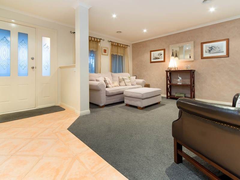 8 Formby Place, Cranbourne VIC 3977