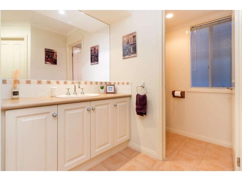 8 Formby Place, Cranbourne VIC 3977