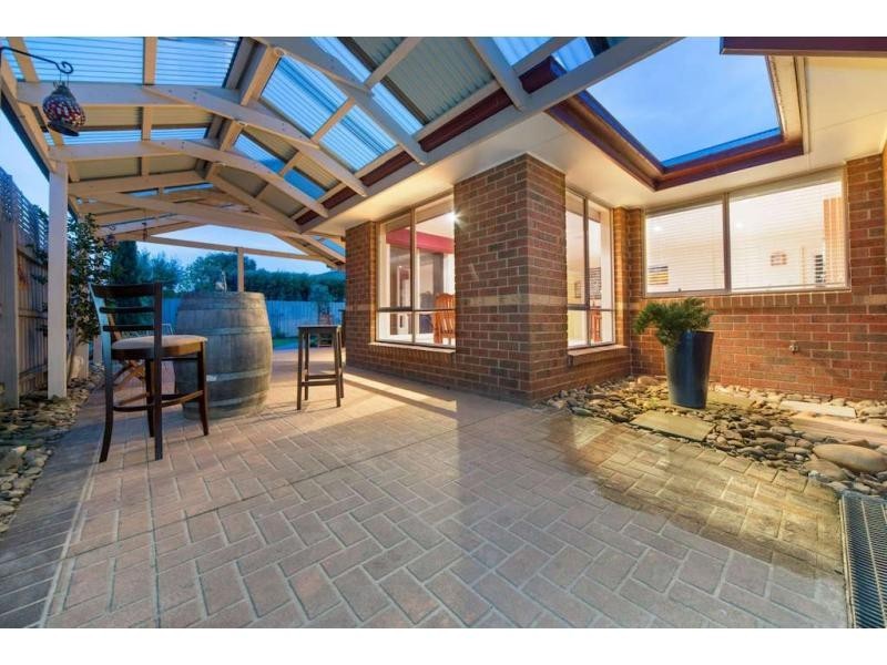 8 Formby Place, Cranbourne VIC 3977