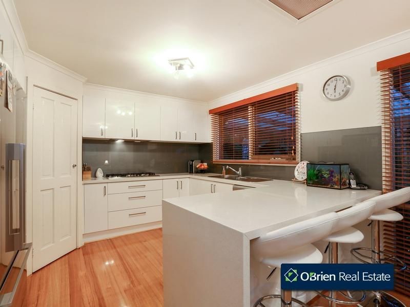 2 Moya Close, Endeavour Hills VIC 3802