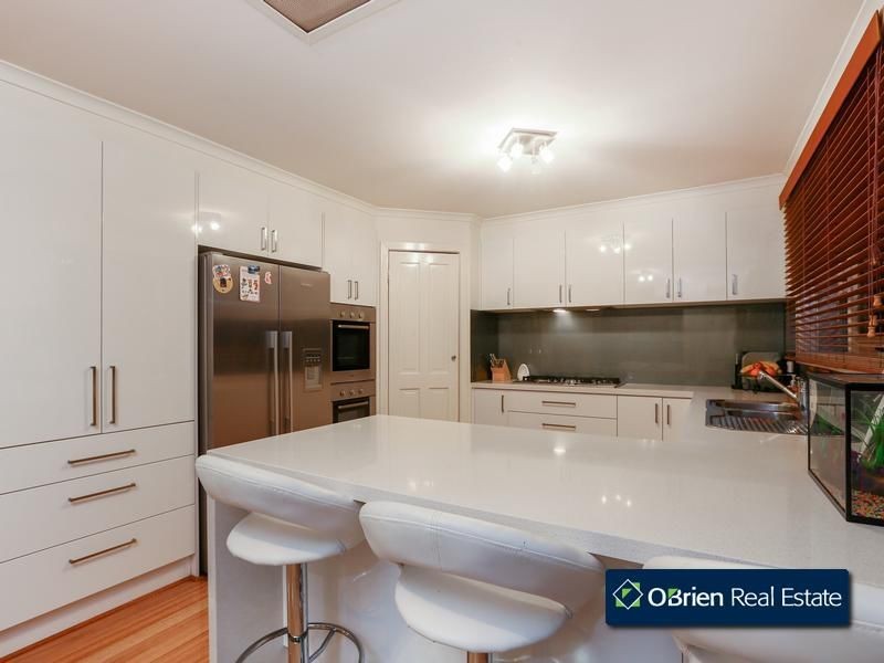 2 Moya Close, Endeavour Hills VIC 3802