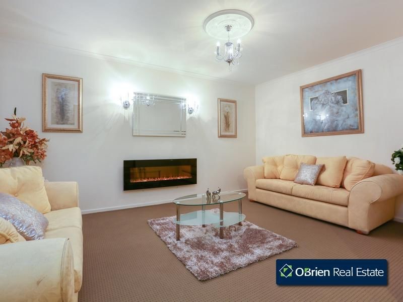 2 Moya Close, Endeavour Hills VIC 3802