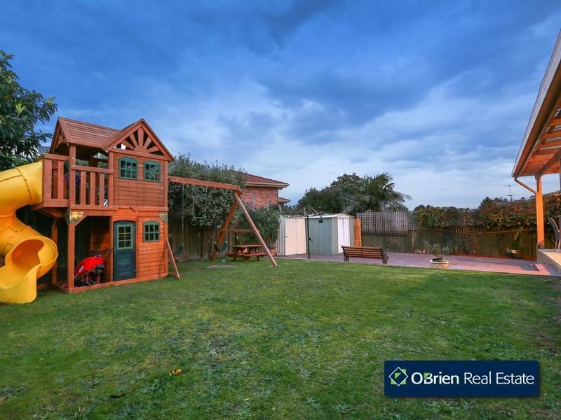 2 Moya Close, Endeavour Hills VIC 3802