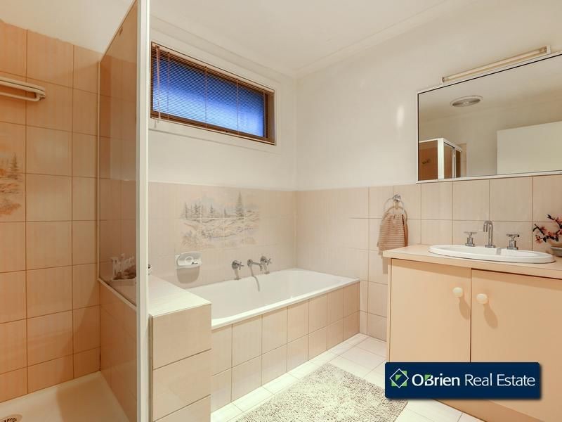 2 Moya Close, Endeavour Hills VIC 3802