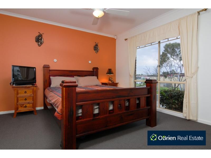 33 Artists Crescent, Narre Warren South VIC 3805