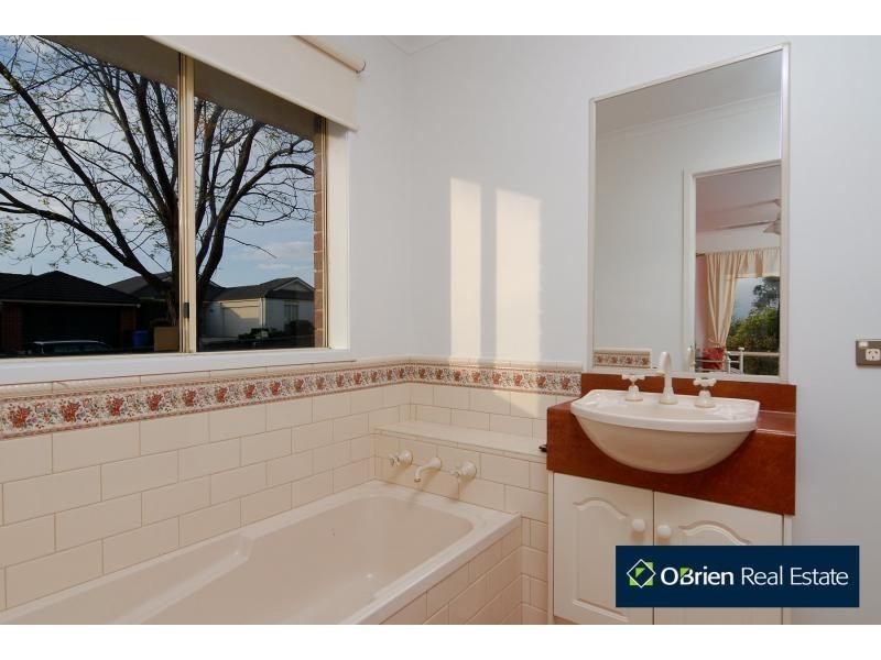 33 Artists Crescent, Narre Warren South VIC 3805