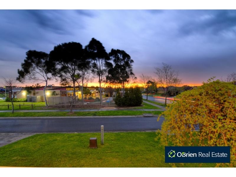 33 Artists Crescent, Narre Warren South VIC 3805