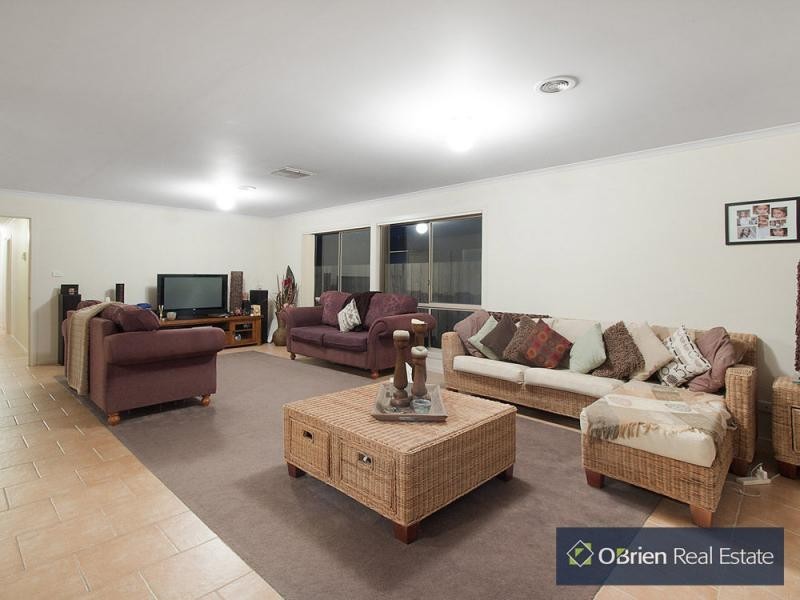 19 Janna Place, Berwick VIC 3806