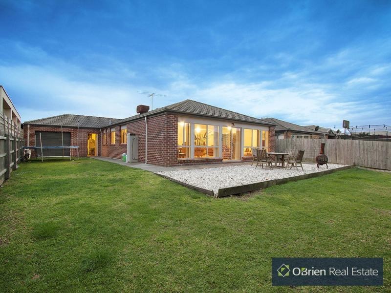 19 Janna Place, Berwick VIC 3806
