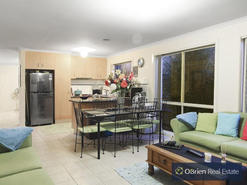 34 Hancock Drive, Berwick VIC 3806