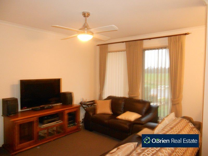 129 Melzak Way, Berwick VIC 3806
