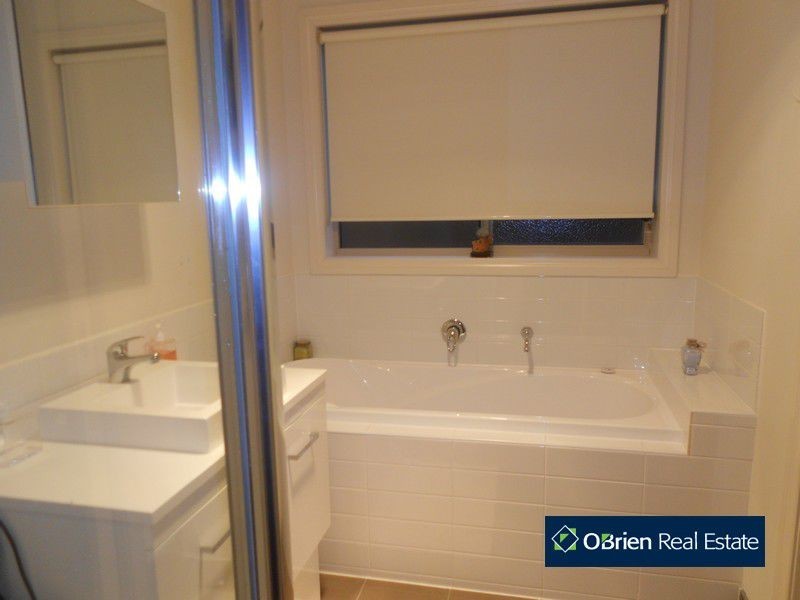 129 Melzak Way, Berwick VIC 3806