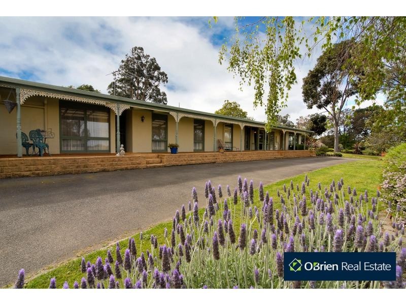 4 Oatlands Road, Narre Warren North VIC 3804