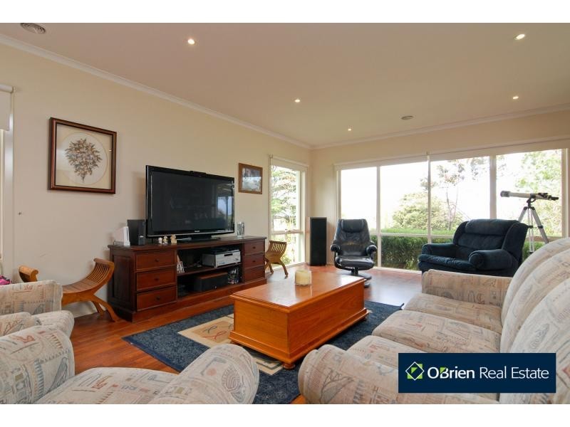 4 Oatlands Road, Narre Warren North VIC 3804