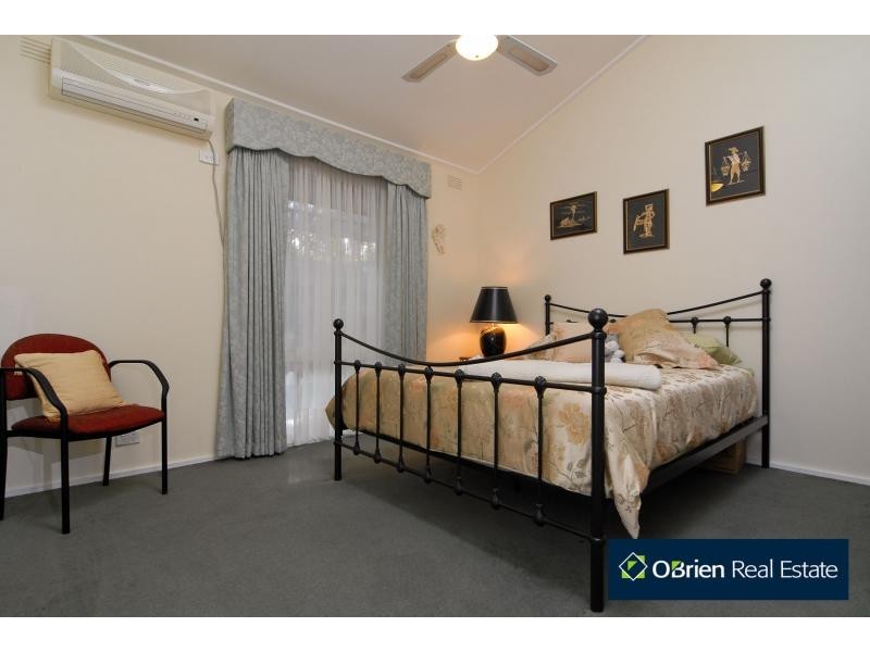 4 Oatlands Road, Narre Warren North VIC 3804