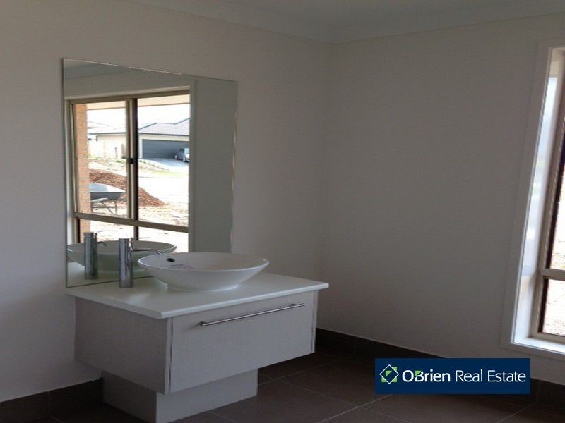 7 Clendon Drive, Officer VIC 3809