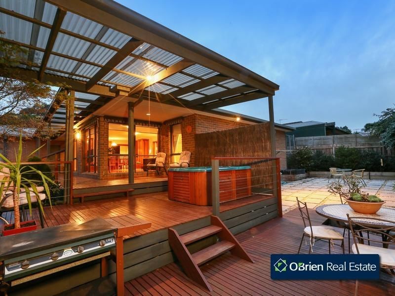 12 Bournevale Drive, Berwick VIC 3806