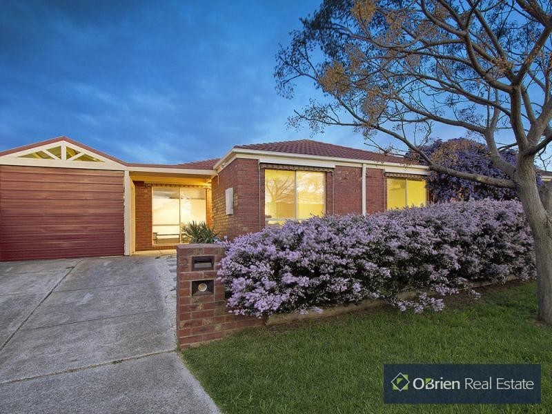 2 Rimes Court, Cranbourne West VIC 3977