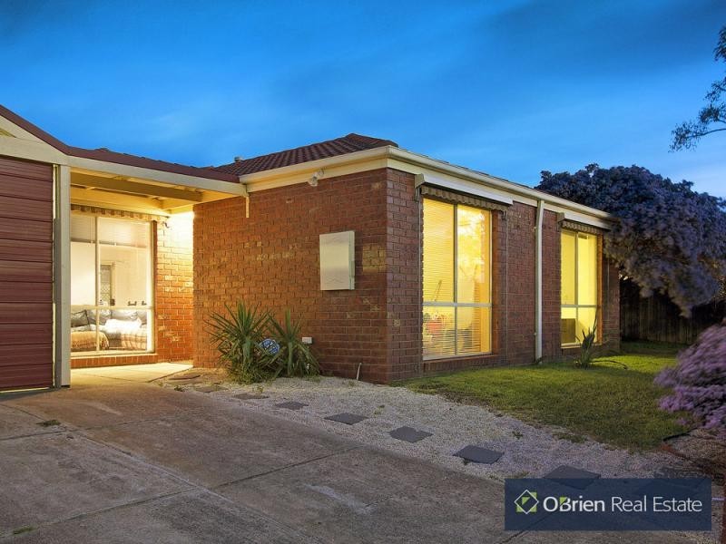 2 Rimes Court, Cranbourne West VIC 3977