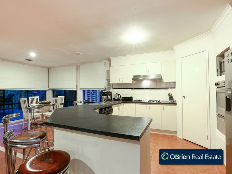 2 Wattle Grove, Narre Warren South VIC 3805