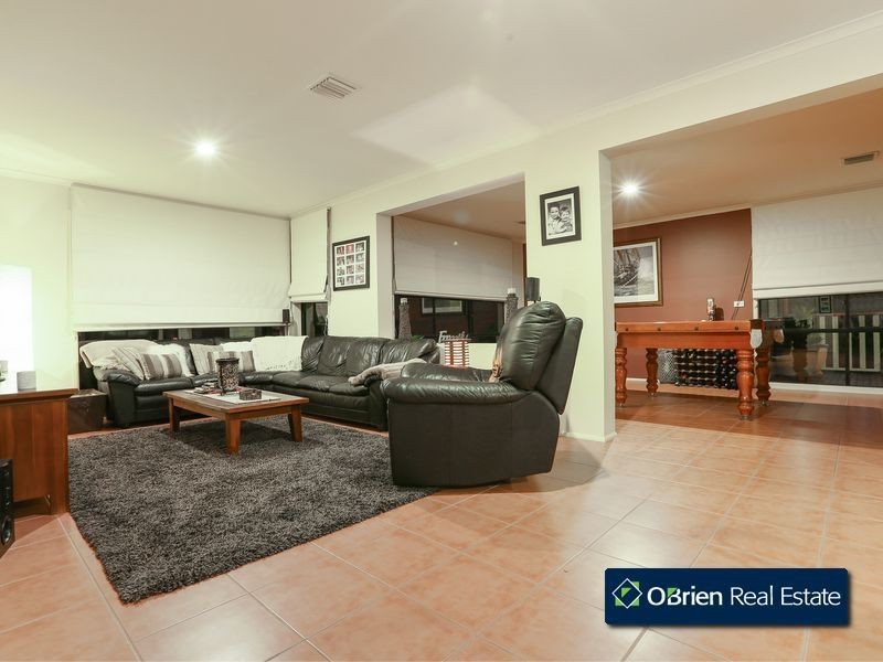 2 Wattle Grove, Narre Warren South VIC 3805