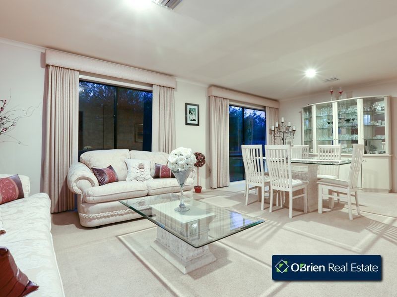 2 Wattle Grove, Narre Warren South VIC 3805