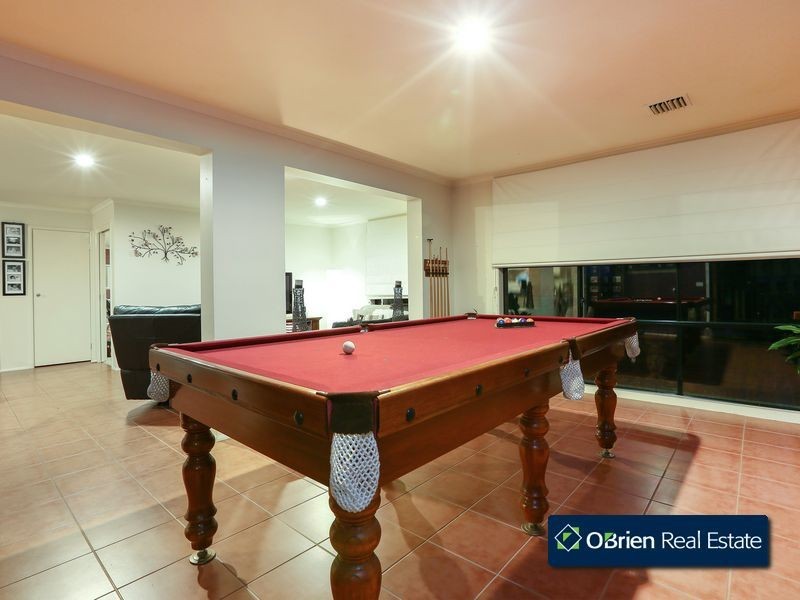 2 Wattle Grove, Narre Warren South VIC 3805