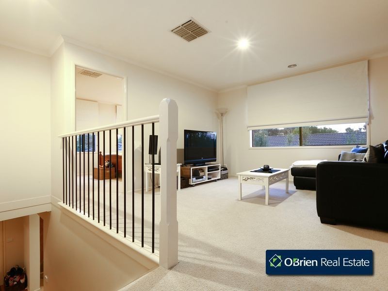 2 Wattle Grove, Narre Warren South VIC 3805