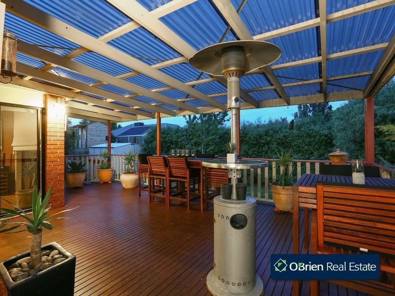 2 Wattle Grove, Narre Warren South VIC 3805