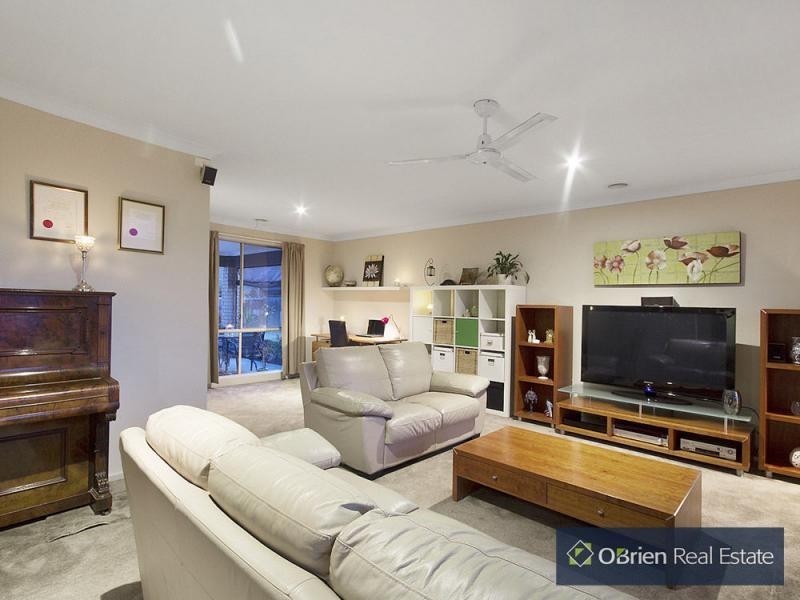 15 Tuscan Court, Lyndhurst VIC 3975