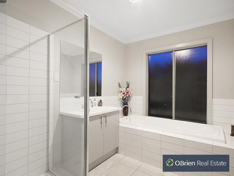 15 Tuscan Court, Lyndhurst VIC 3975