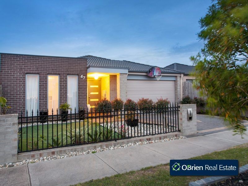67 Calais Circuit, Cranbourne West VIC 3977