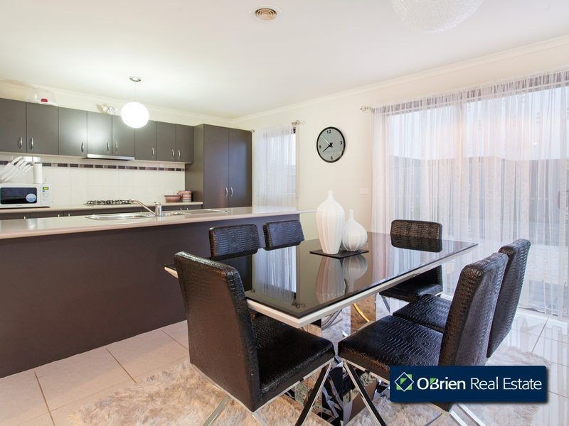67 Calais Circuit, Cranbourne West VIC 3977