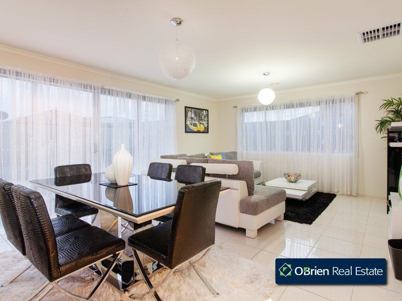 67 Calais Circuit, Cranbourne West VIC 3977