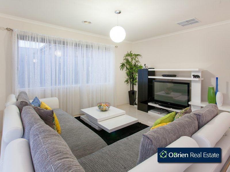 67 Calais Circuit, Cranbourne West VIC 3977
