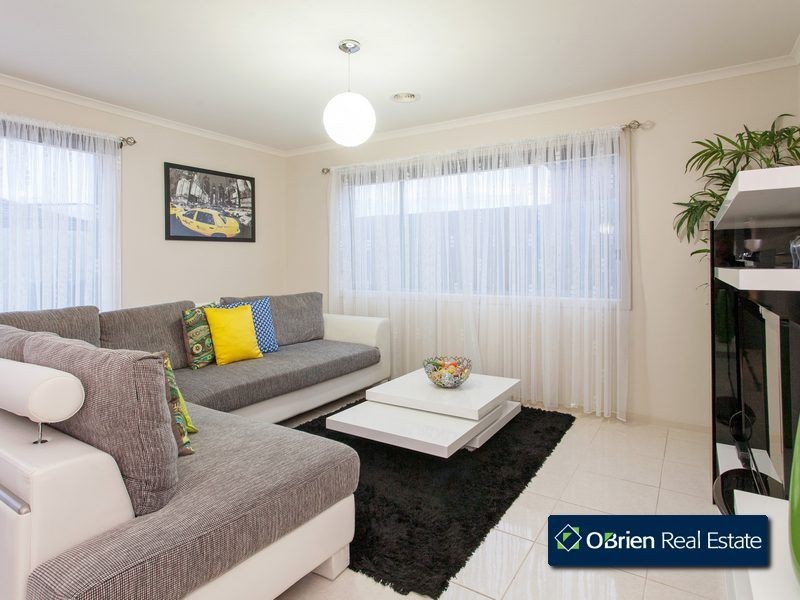 67 Calais Circuit, Cranbourne West VIC 3977