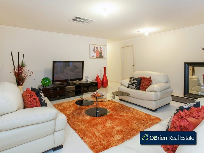 67 Calais Circuit, Cranbourne West VIC 3977
