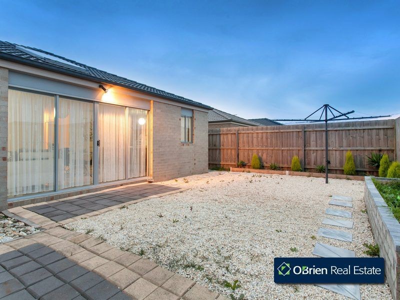 67 Calais Circuit, Cranbourne West VIC 3977